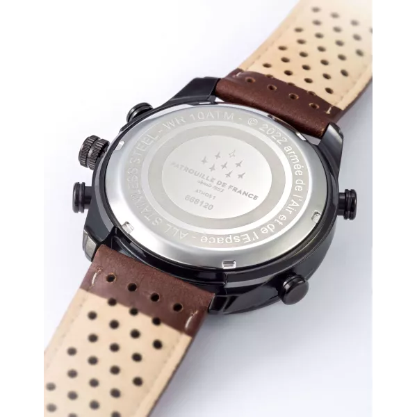 Dos de la montre avec visuel Patrouille de France gravé dans le métal.