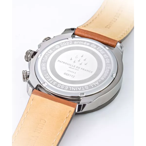 Dos de la montre avec visuel Patrouille de France gravé dans le métal.