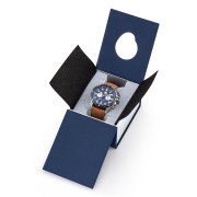Coffret bleu marin, écrin de la montre.