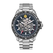 Montre en metal avec cadran découpé laissant apparaitre le mécanisme de la montre.
