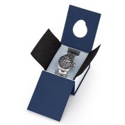 Coffret bleu marine, écrin de la montre.