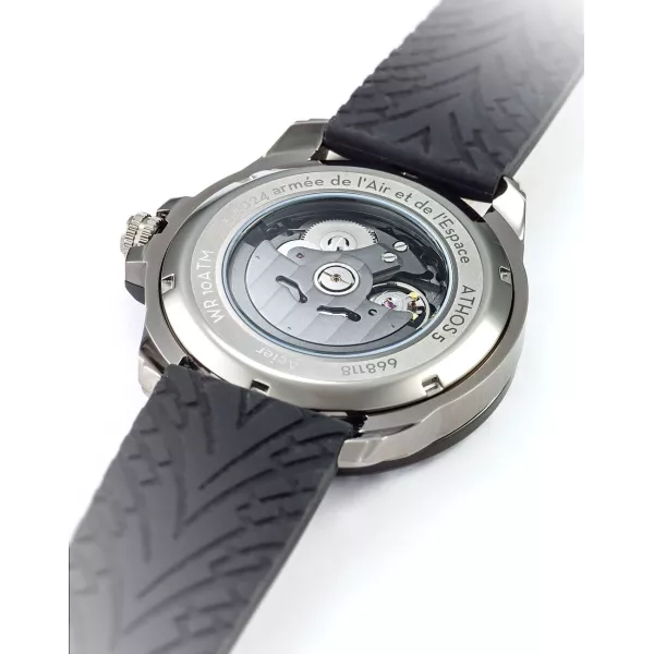 Dos de la montre laissant apparaitre le mécanisme de la montre.