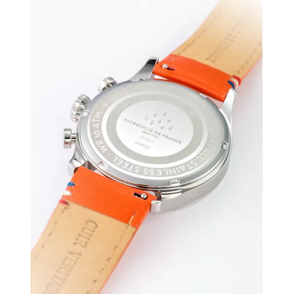 Dos de la montre avec visuel Patrouille de France gravé dans le métal.