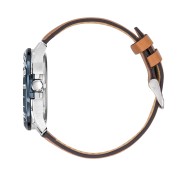 Profil de la montre avec bracelet en cuir marron et boutons en métal.