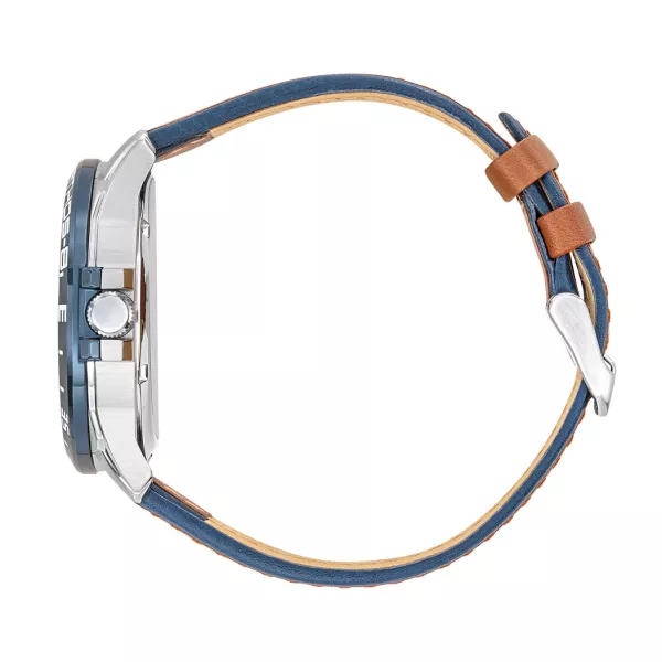 Profil de la montre avec bracelet en cuir marron et boitier en métal.