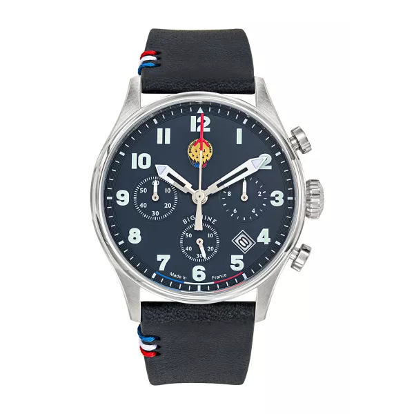 Montre en metal avec cadran bleu. Premier bracelet en cuir bleu