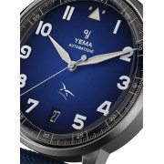 Cadran bleu marine irisé, chiffres et logos Yema et Armée de l'Air et de l'Espace blanc.