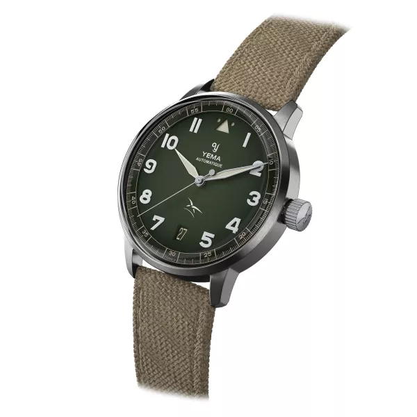 Montre au cadran vert kaki, boitier en métal et bracelet en tissu kaki.