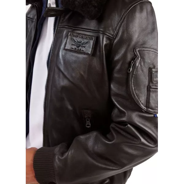 Patch en cuir marron embossé de l'inscription "Patrouille de France", brodé sur le coeur.