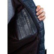 Poches intérieures en cuir.