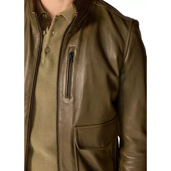 Deux grandes poches à l'avant et d'une poche sur le buste