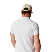 Petit drapeau tricolore cousu au niveau de la bande de serrage.