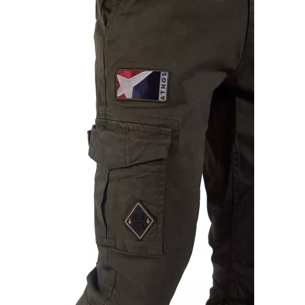 Patchs brodés avec visuels de la Patrouille de France sur le haut du pantalon.