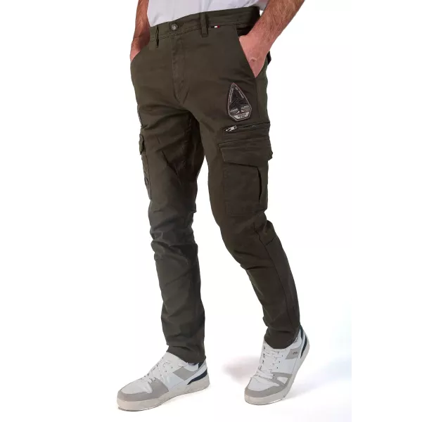 2 poches à rabat sur l'arrière avec fermetures pressions