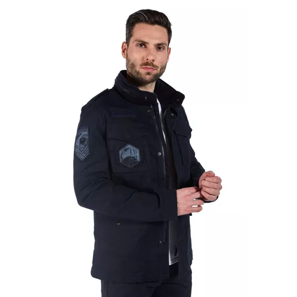 Parka bleu marine avec col montant.
