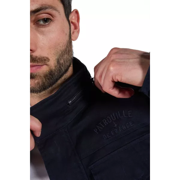 Col montant avec attache