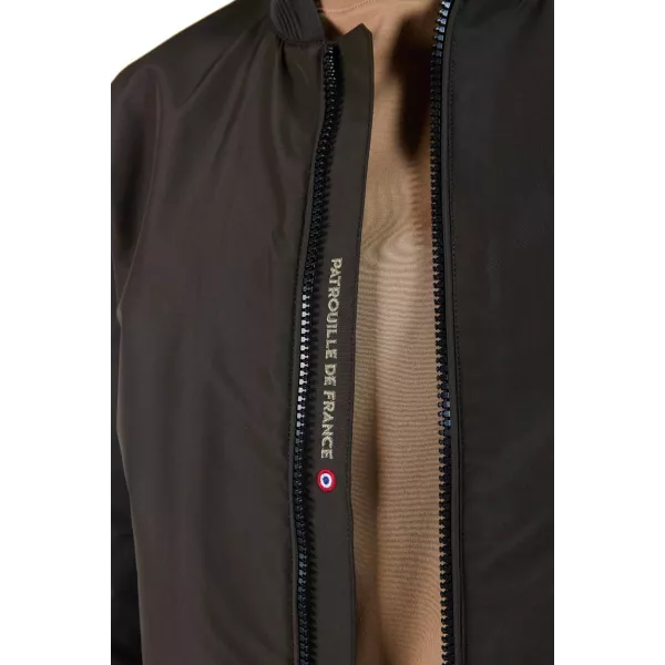 Broderie "Patrouille de France" sur l'ouverture de la veste.