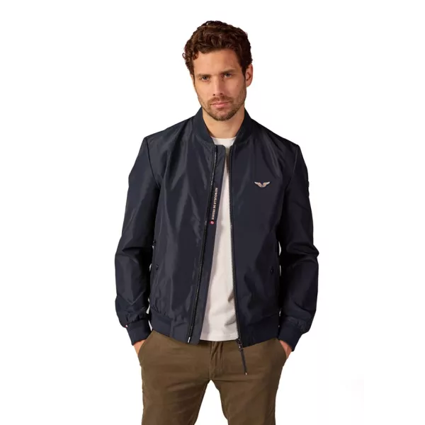 Veste bleu marine avec broderie des Ailes de l'aviation sur le coeur.