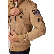 4 poches à l'avant, dont deux zippées