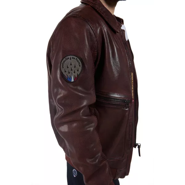 logo scratché PATROUILLE DE FRANCE au niveau de l'épaule droite