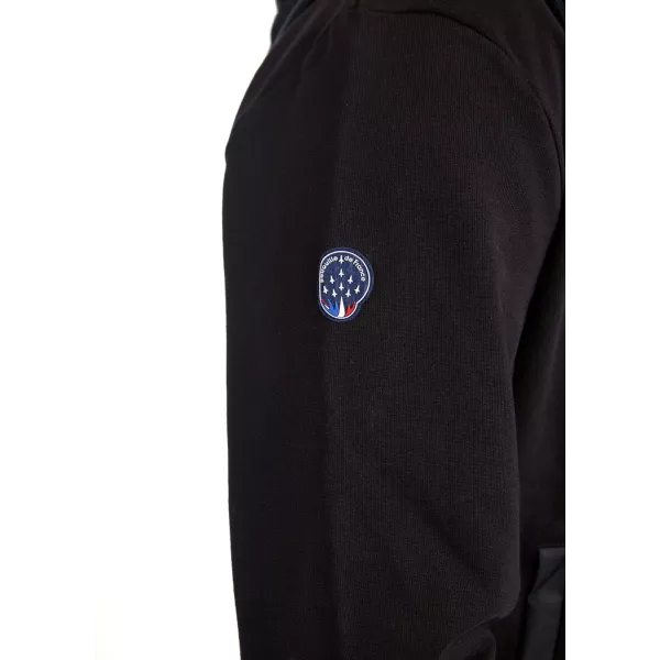 Patch avec la fameuse insigne de la PAF sur le bras droit.