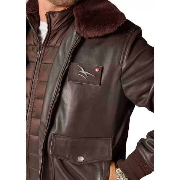 Badge poitrine amovible de l'armée de l'Air et de l'Espace avec sigle épervier en relief métallisé.