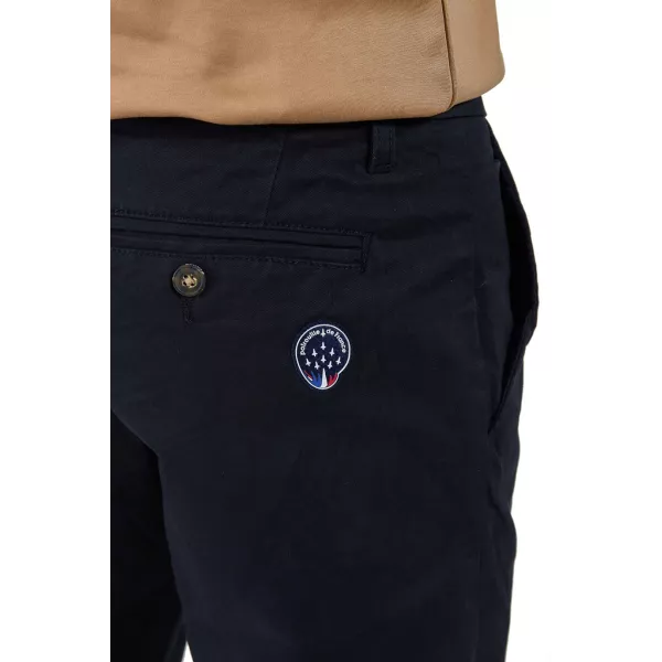 Patch Patrouille de France brodé sur la poche arrière.