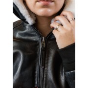 Zipps Patrouille de France fermant le blouson.