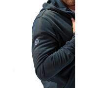 Patch Patrouille de France sur l'épaule droite.