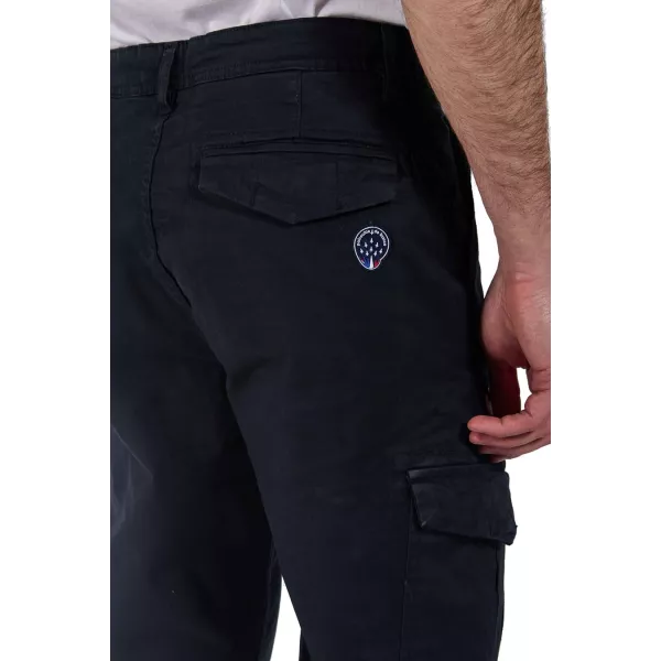 Petit patch "Patrouille de France" cousu sur la poche arrière.