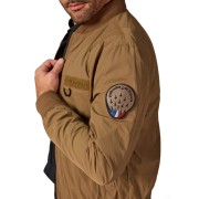 Patch "Patrouille de France" brodé sur la manche et inscriptions GPS brodées sur le coeur.