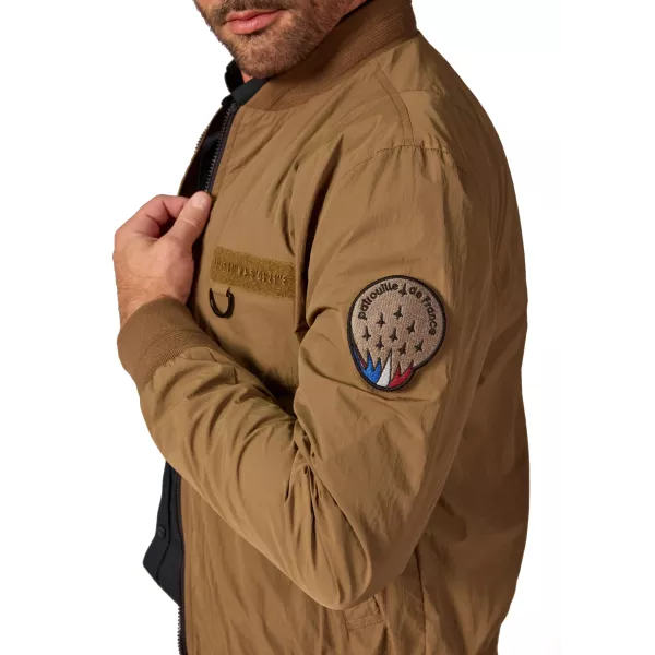 Patch "Patrouille de France" brodé sur la manche et inscriptions GPS brodées sur le coeur.