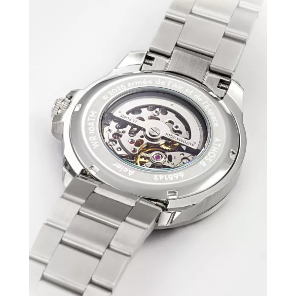 Dos de la montre laissant apparaitre le mécanisme de la montre.