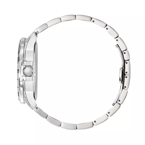 Profil de la montre avec bracelet et boîtier en métal.