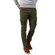 Pantalon kaki avec 2 poches raglans latérales, 2 poches à rabats au niveau des cuisses