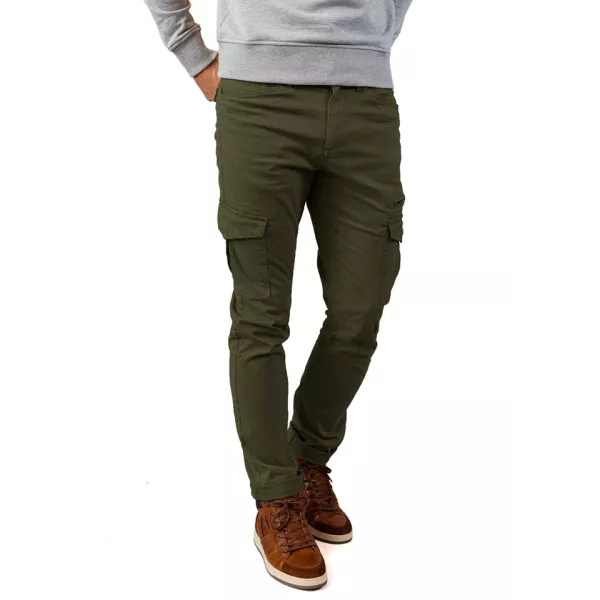 Pantalon kaki avec 2 poches raglans latérales, 2 poches à rabats au niveau des cuisses