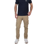 petit drapeau français attaché au dessus de la poche à raglan gauche