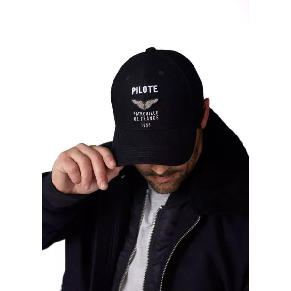 Casquette bleue marine avec broderie patrouille de france sur l'avant