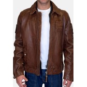 Blouson en cuir marron.