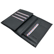 7 poches pour les cartes sur le premier volet, une poche zippée supplémentaire et une pour les pièces sur le volet droit.