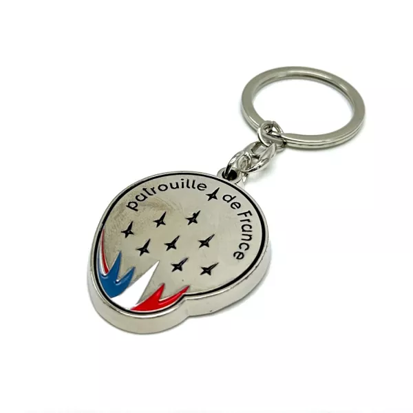 Porte clé en métal avec l'insigne de la Patrouille de France découpée au format.