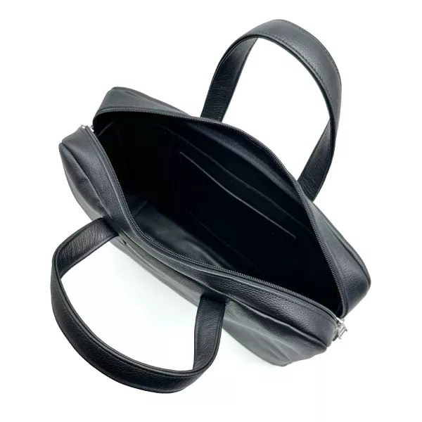 Poches en cuir à l'intérieur du porte document.