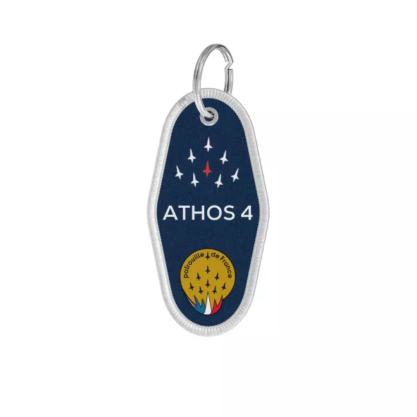Porte-clé en tissu bleu avec le mot ATHOS 4 écrit en blanc
