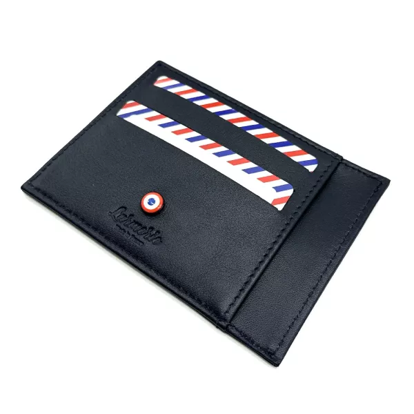 Cocarde tricolore à l'arrière.