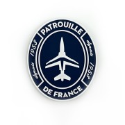 Magnet oval sur fond bleu marine, avec alpha-jet et inscription Patrouille de France en blanc.