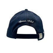 Inscription "Depuis 1953" brodée sur l'arrière de la casquette.