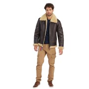 2 poches à l'avant, sur les côtés et de sangles latérales au niveau de la taille