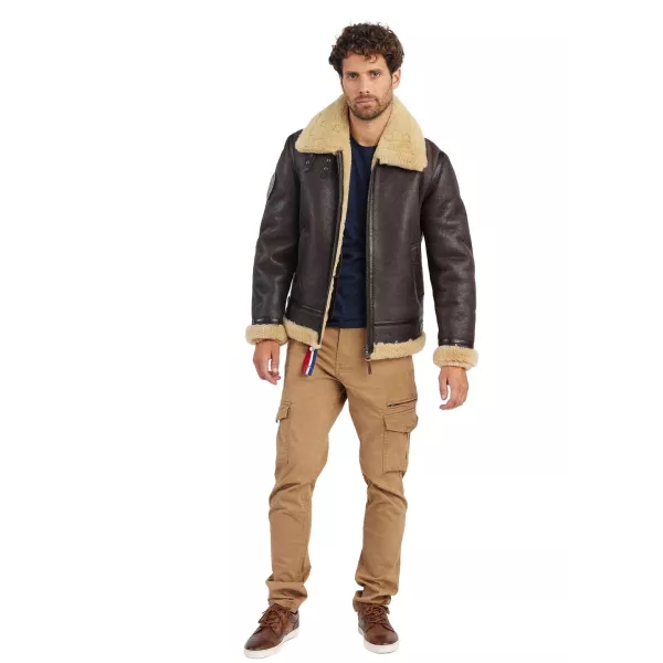 2 poches à l'avant, sur les côtés et de sangles latérales au niveau de la taille