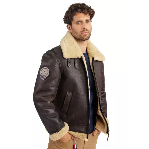 écusson de la PAF sur le bras gauche.