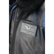 Patch en cuir et en métal sur le coeur